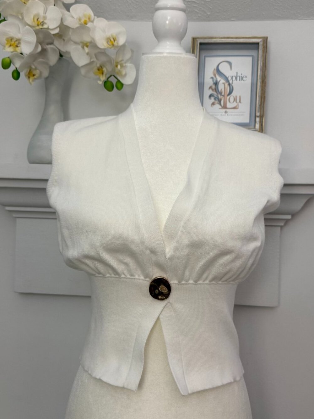 Tried on only and in pristine condition with no visible signs of wear. Interior